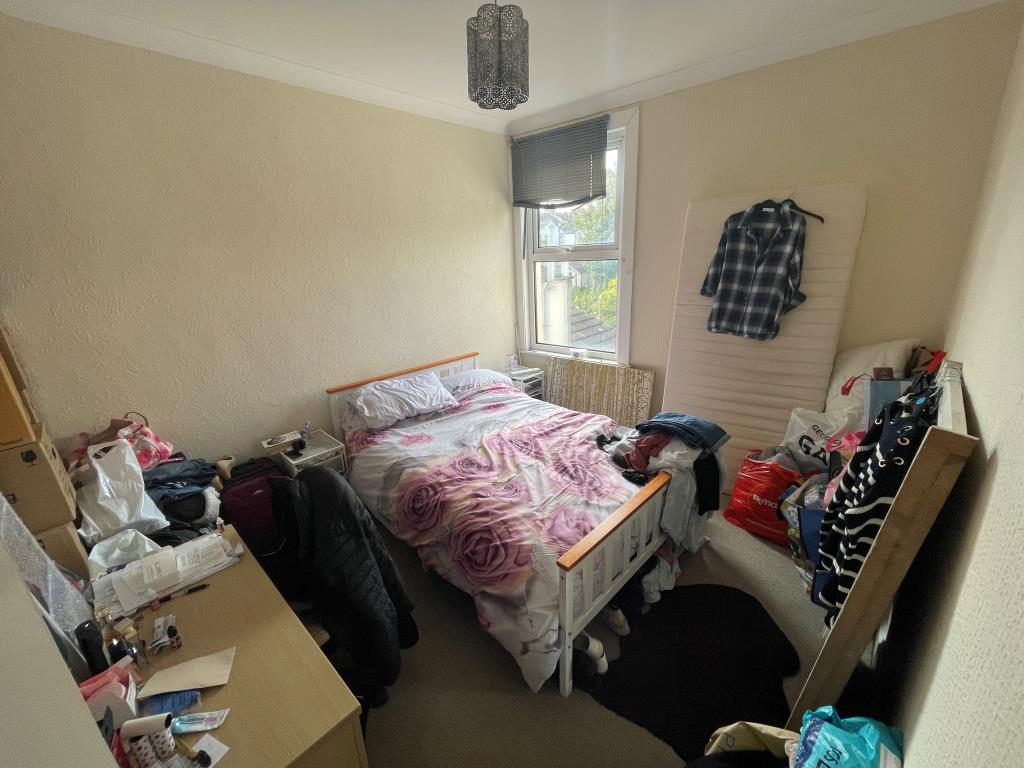 Lot: 90 - PAIR OF FLATS FOR INVESTMENT - First floor bedroom